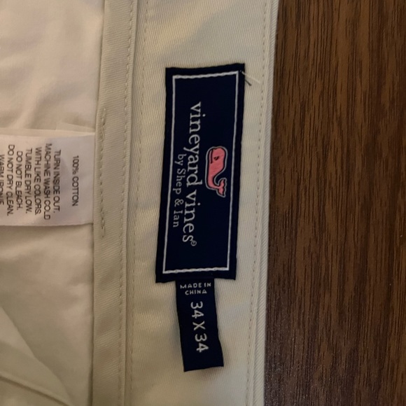 Men’s Vineyard Vines Khakis - Picture 3 of 3